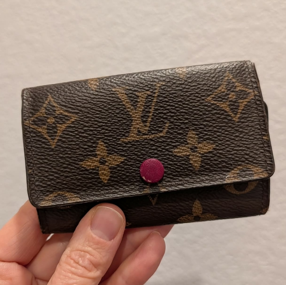 Louis Vuitton Key Holder in Monogram canvas